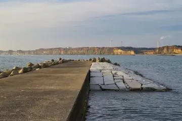 뵤오부가우라 절벽은 10km 길이로 도쿄를 끼고 아사히 시까지 뻗어 있습니다.