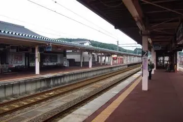 <p>JR Kakunodate Station Platforms</p>