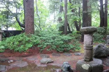 Il pleuvait, mais ce jardin traditionnel japonais est un vrai spectacle à voir