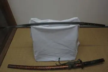 Katanas et épées de la famille à Kakunodate, préfecture d'Akita