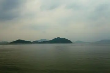A haunting view of the mountains