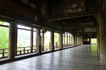 Get to the hall early in the morning and you'll have the entire place to yourself... for a while!