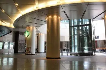 Sanno Park Tower entrance from the station