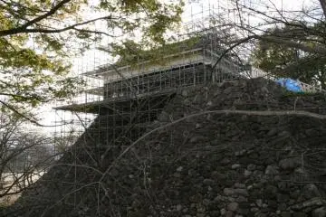 Kameyama Castle undergoing repairs (Photo: PPF)