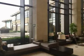 The long glass panels creates luxurious spaces.