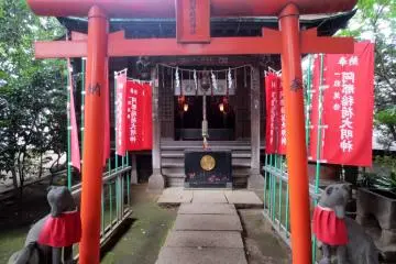 Guardian foxes at the Ana Inari Shrine