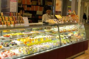 If you're craving sweets, ecute Shinagawa has you covered!
