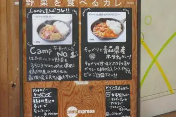 A variety of cafes and restaurants are also open for food breaks