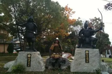 The author in original samurai armour joins Imagawa Yoshimoto and Oda Nobunaga (Photo: PPF)
