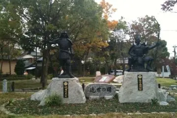 The statue of Imagawa and Oda, on the actual battle site.