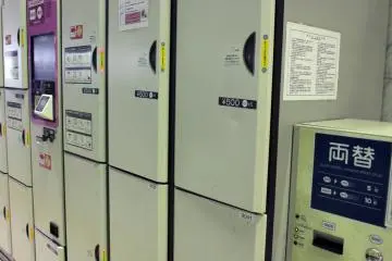 Coin lockers are very helpful for tourists who want to be unencumbered by heavy baggage.