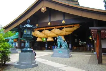 Japan's largest Shimenawa, twisted by hand