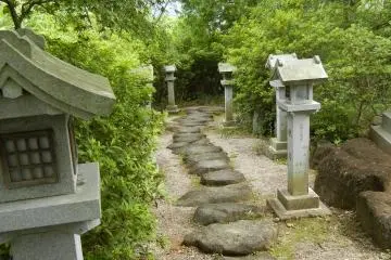 The path to the Dragon-god shrine (Photo: Michael Kobow)