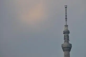 Gros plan sur l'observatoire de la Skytree