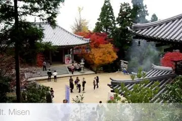 Berjalan di Sekitar Itsukushima