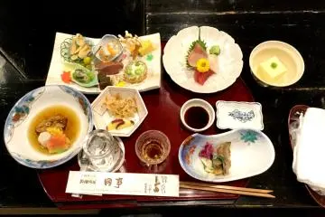 Kaiseki ryori - a variety of subtle flavors and textures