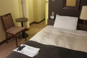 Nice cosy bed with enough space for bags and luggages