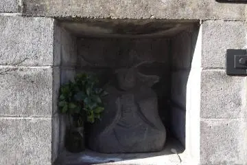 This small chap welcomes you near the gate