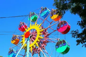 The ferris wheel offers great views over the zoo and the rest of Fukuoka