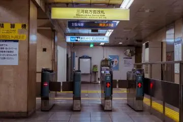 The gate through to the Mikawashima district.