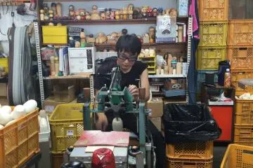 Bisa melihat pabrik di balik layar sangatlah menyenangkan