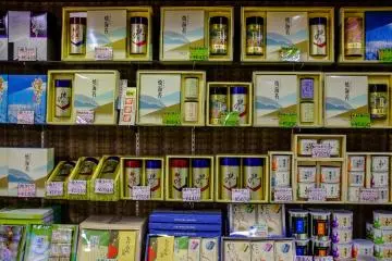 Kawata Chaen also specialises in traditional Ochugen gift sets