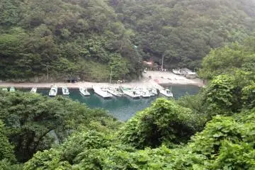 Boats parked in the port on the way up to the point