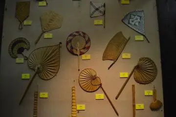 Similar yet different; various kinds of traditional fans from many parts of Asia. (Photo: Mifthanzi Ariana Sarashanti)