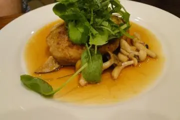 Tofu steak with mushrooms