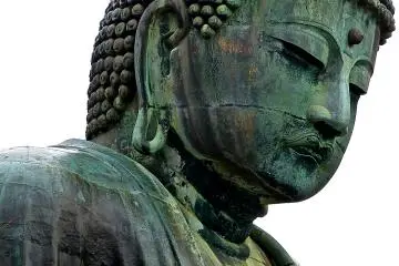 Can you see the fragment of gold leaf on Daibutsu&rsquo;s right cheek?