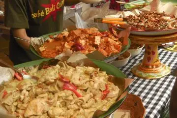 <p>Masakan Indonesia yang lezat ini kaya akan rempah</p>