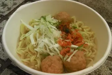 <p>Mie bakso yang enak</p>