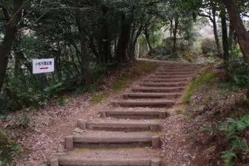 The pathway to the much overlooked historical site.