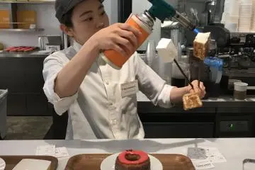 Smores beku mereka adalah yang terbaik sepanjang tahun, dan dipanggang langsung di hadapan pelanggan