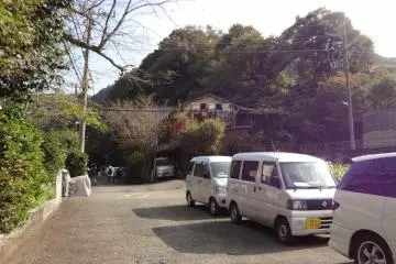 The entrance to the course is just to the right of the brown house up ahead on the right