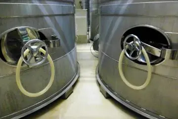 These loops indicate that there is currently no sake inside the barrel