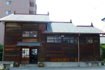 The President of the company's wife has an art studio beside the brewery where she sells her work and runs workshops