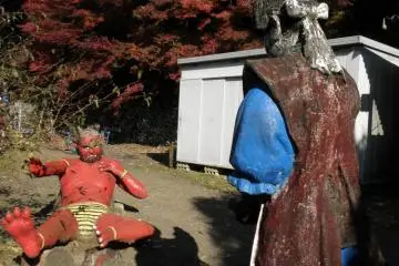 Momotaro pushes the devils around!