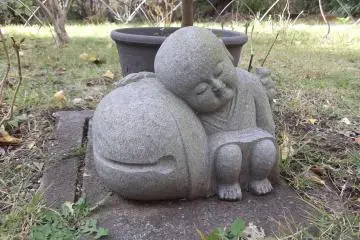 So restful, even the statues doze off