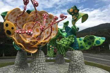 "Flowers of Shangri-la" symbolizes life, hope and the soul