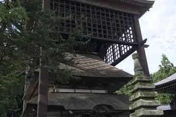 Many temples and shrines in this part of Niigata are uniquely constructed, to contend with the harsh winters