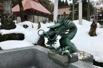 The little details are often still visible, even under heavy snow