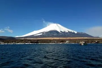 Clear winter view of Mount Fuji (Photo: <a href="https://pixabay.com/en/lake-yamanaka-from-the-ship-1767915/" target="_blank" rel="noreferrer noopener nofollow">FIN-CH on Pixabay under Creative Commons licence</a>)