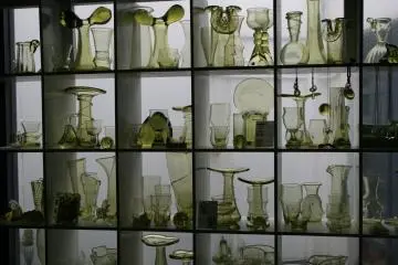 <p>Green glass</p>