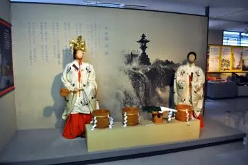 Commencez votre journée avec une visite du musée des sources chaudes de Kusatsu, situé au troisième niveau du terminal de bus
