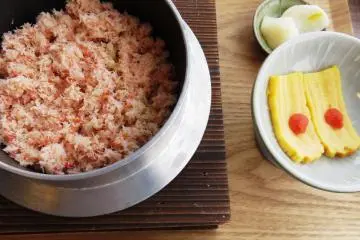 Crab rice cooked in a traditional Japanese stove