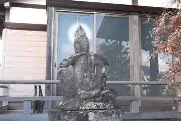 A Buddhist statue which, if you frame your picture carefully, appears to have a halo