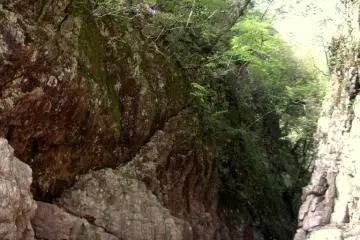 <p>ล่องเรือ</p>
