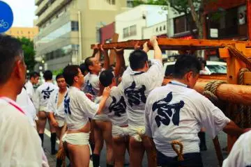 <p>ประมาณ 8 โมง เสรี่ยงถูกยกออกไป งานเทศกาลจบลงและ ฮู้ววว ได้เวลานอน!</p>