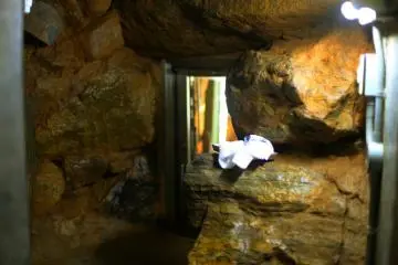 This is the final door before the paintings, this cave room is a real adventure